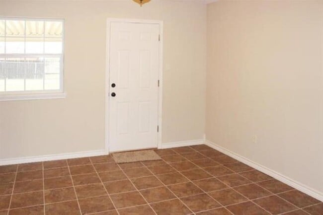 Building Photo - 404 SW 71st St