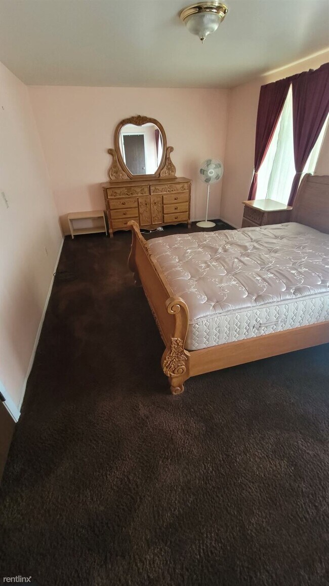 Building Photo - 2 br, 1.5 bath Condo - 51260 Johns Dr # 14