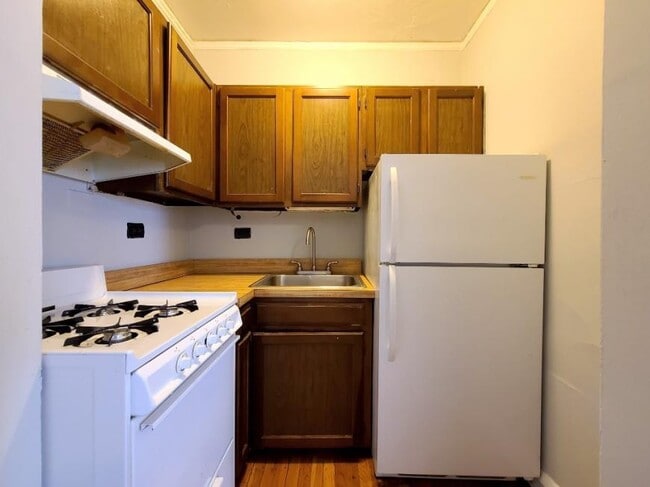 Building Photo - 0 bedroom in CHICAGO IL 60657