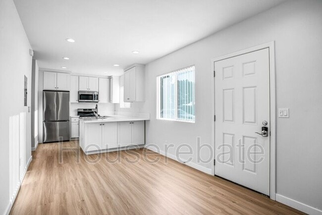 Building Photo - 1223 Mitchell St