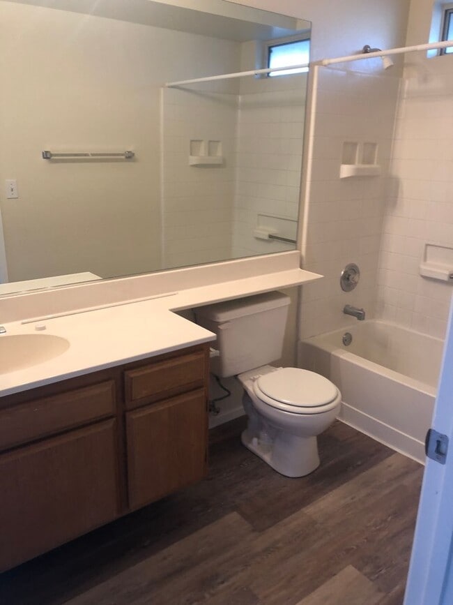 Foto del edificio - 7635 Devonshire Ln