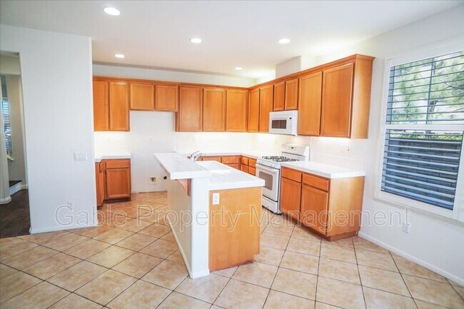 Building Photo - 27580 Sunny Creek Dr