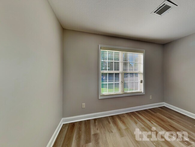 Foto del edificio - 231 W Oak St