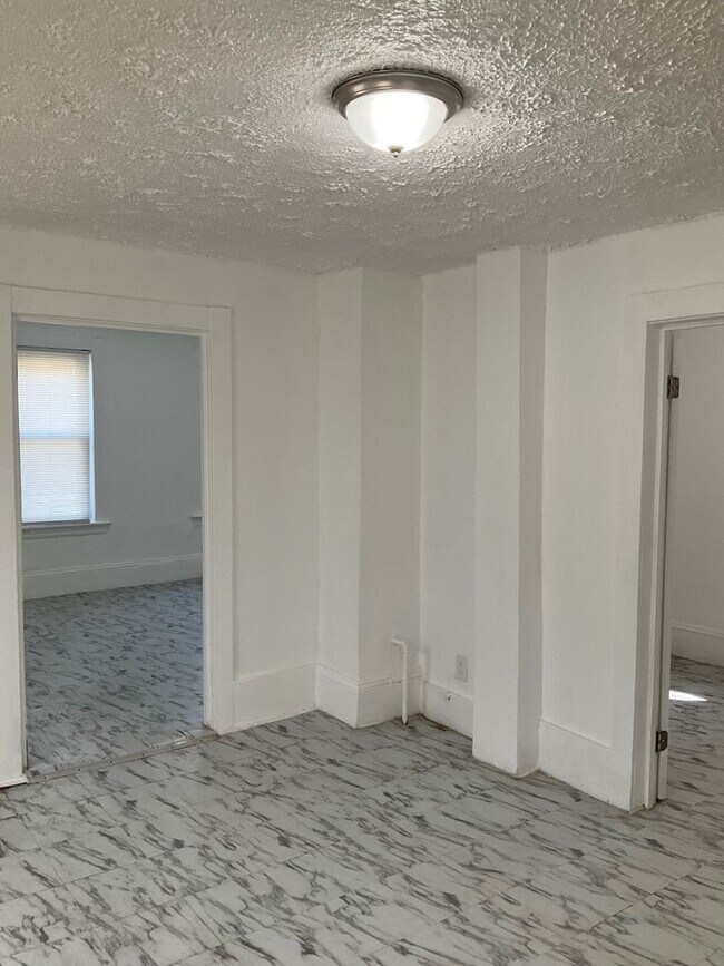 Foto del edificio - 5700 Luther Ave