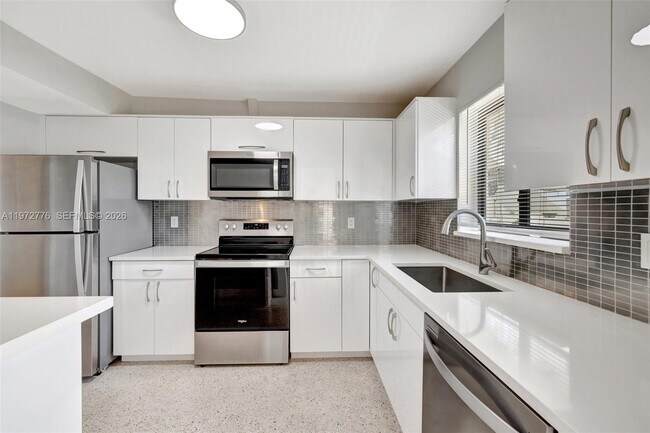 Foto del edificio - 2190 NE 51st Ct