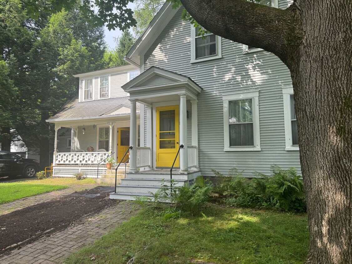Foto principal - Short term- 4 Bedroom just two blocks from...