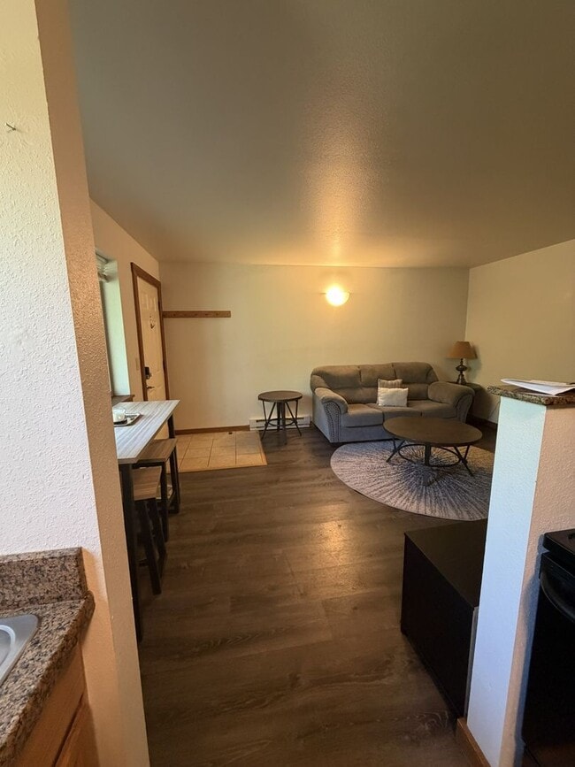 Building Photo - Pet Friendly Ponds Studio ( one pet considered)