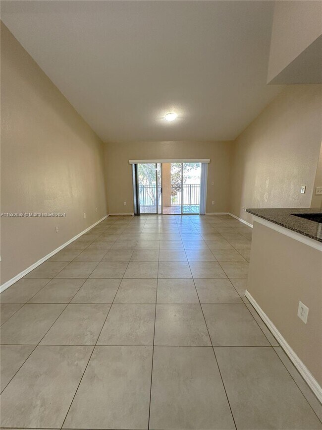 Building Photo - 2589 Centergate Dr