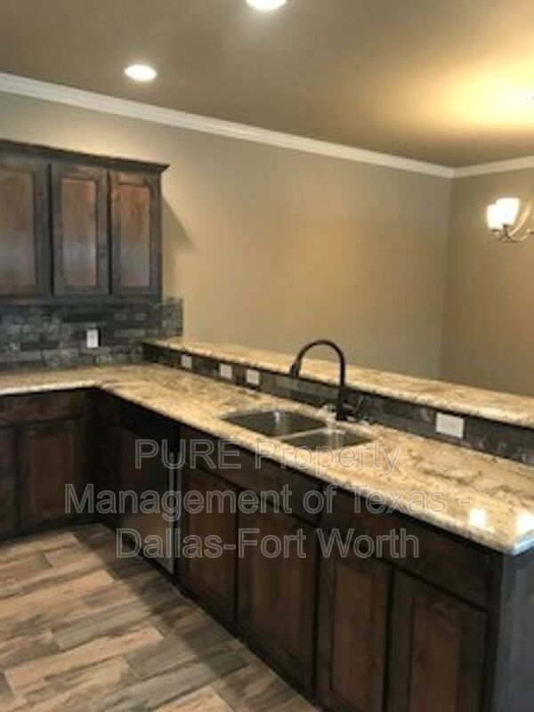 Building Photo - 3005 Enchanted Rd