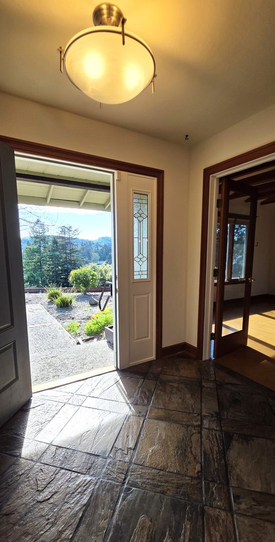 Foto del edificio - Fabulous Moraga 4bd+den/3ba Property with Stunning Views & Pool/Spa