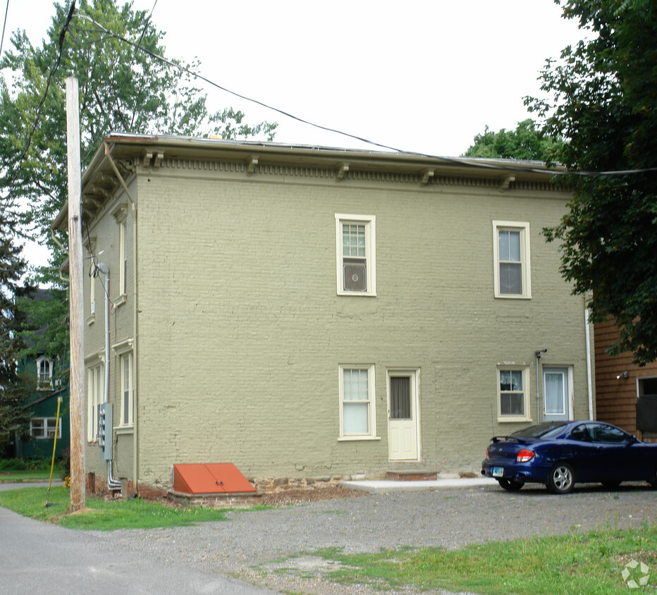 Foto del edificio - 318-320 Center St