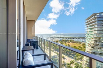 Building Photo - 2655 S Bayshore Dr