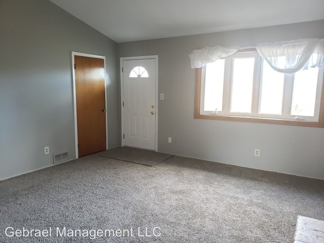 Building Photo - 3 br, 1.5 bath House - 4567 Beecher rd.