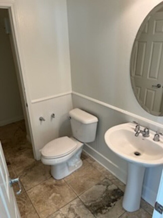 Foto del edificio - 4BD/2.5BATH FAMILY HOME-$4100 PER MO.-NO PETS