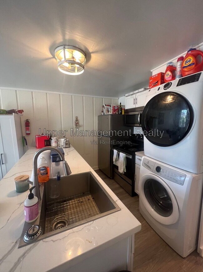 Foto del edificio - 7714 Oak St
