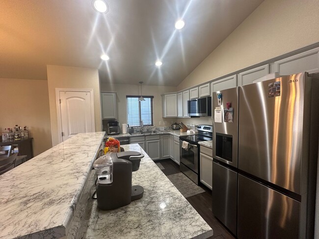 Building Photo - 4 Bed 3 Bath Ranch Home in Lorson for Rent!!