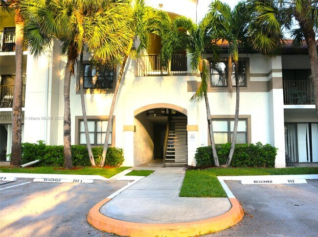 Building Photo - 640 S Park Rd