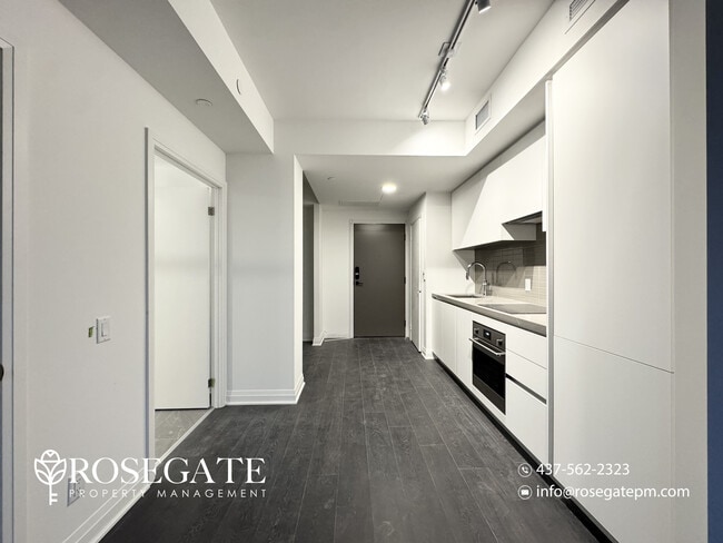 Building Photo - Luxury 1 Bedroom + Den Condo with Balcony & Included Internet in Mississauga