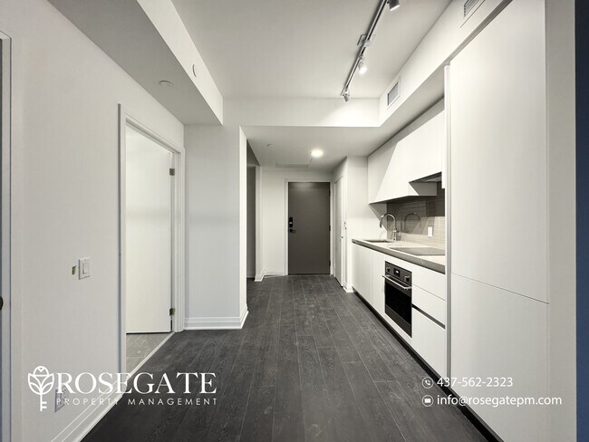 Photo du bâtiment - Luxury 1 Bedroom + Den Condo with Balcony & Included Internet in Mississauga