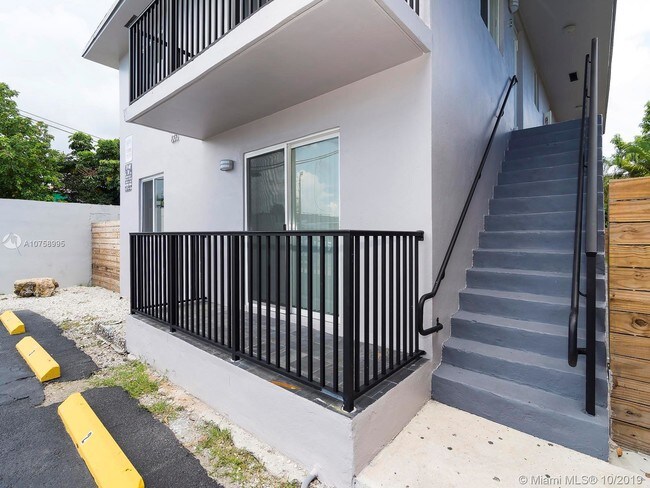 Foto del edificio - 655 NW 27th St