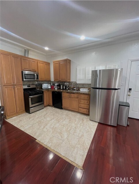 Building Photo - 620 N Janss Way