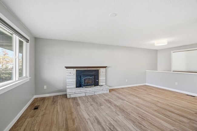 Building Photo - 14516 E Mallon Ave