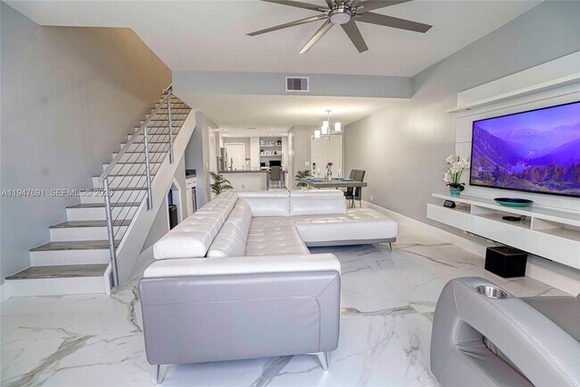 Building Photo - 1261 Presidio Dr