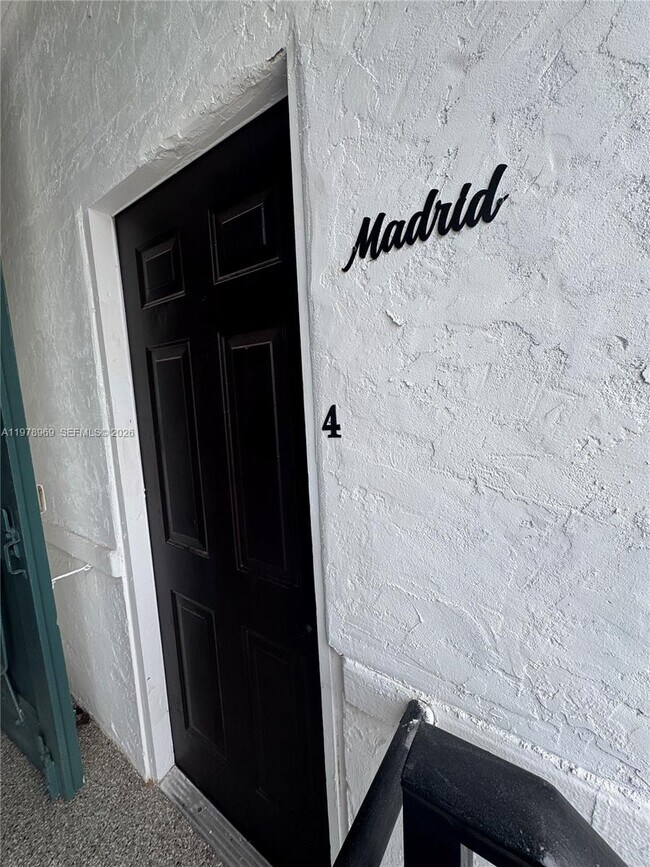 Foto del edificio - 4028 SW 11th St