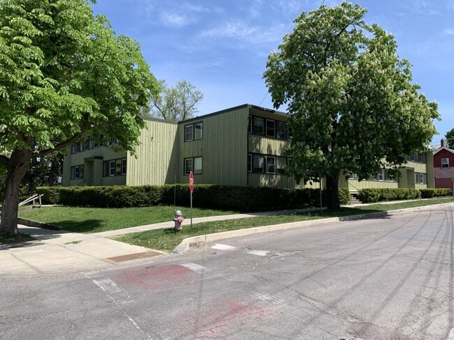 Building Photo - 222 Summit St