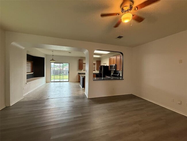 Building Photo - 1722 E Mesa Park Dr