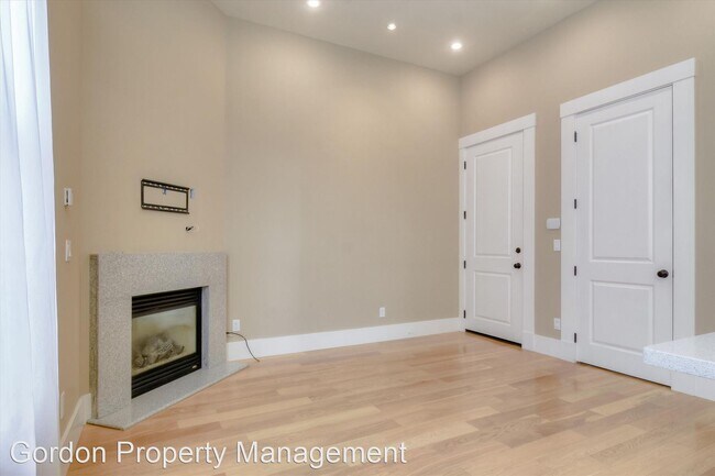 Building Photo - 2 br, 1 bath House - 1832 Page St #3