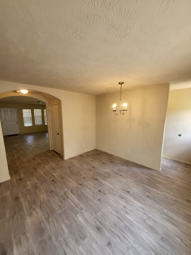 Foto del edificio - 5707 Saluda Creek Ln