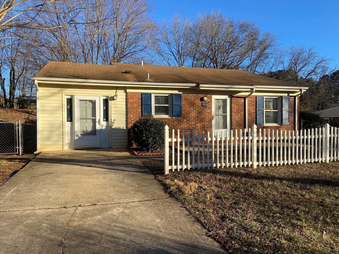 Primary Photo - 3 Bedroom, 1.5 Bathroom House in Winston-S...