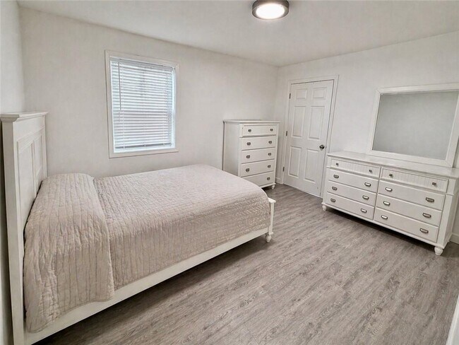 Building Photo - 35 Douglas Ave