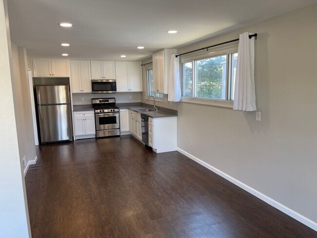 Foto del edificio - Super updated 4 bedroom 2 bath House Pacifica