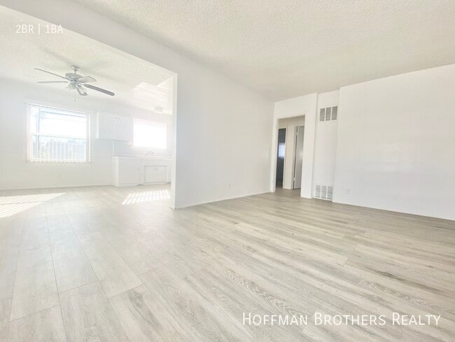 Building Photo - 14759 Vanowen St