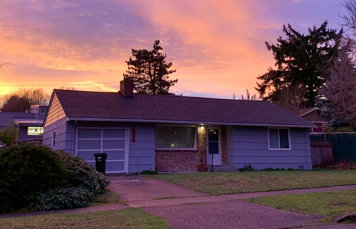 9015 34th Ave SW, Seattle, WA 98126 House Rental in Seattle, WA