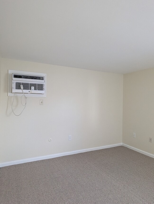 Building Photo - 482 Cedarcrest Dr
