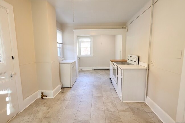 Building Photo - 101 Stearns St