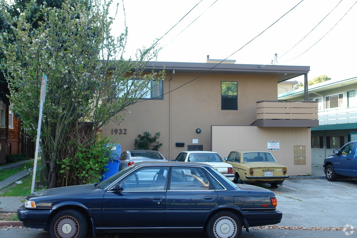 Building Photo - 1932 Hearst Ave