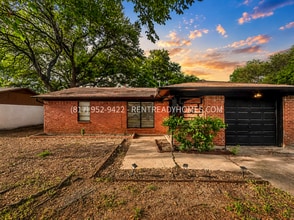 Building Photo - 2306 Loyce Dr
