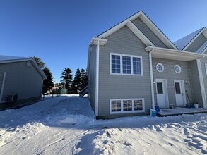 Building Photo - 110 Lonsdale Dr