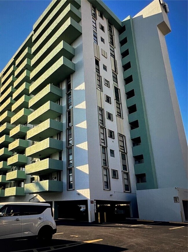 Foto del edificio - 1825 W 44th Pl