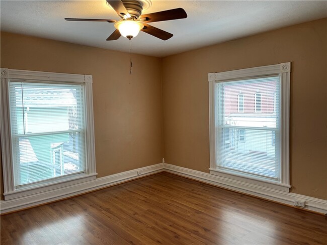 Building Photo - 148 Caroline St