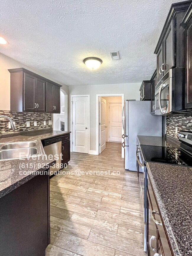 Building Photo - Beautiful 3-Bedroom Home with Comfortable ...