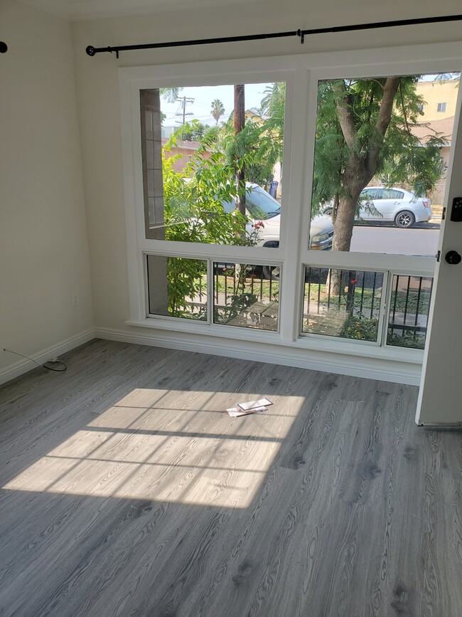 Building Photo - 5306 Romaine Street