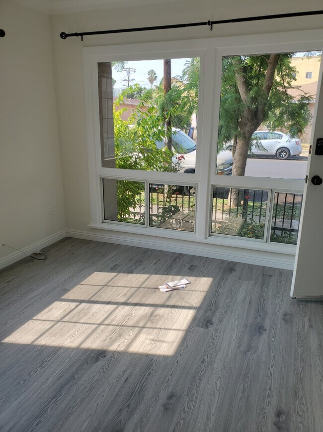 Foto del edificio - 5306 Romaine Street