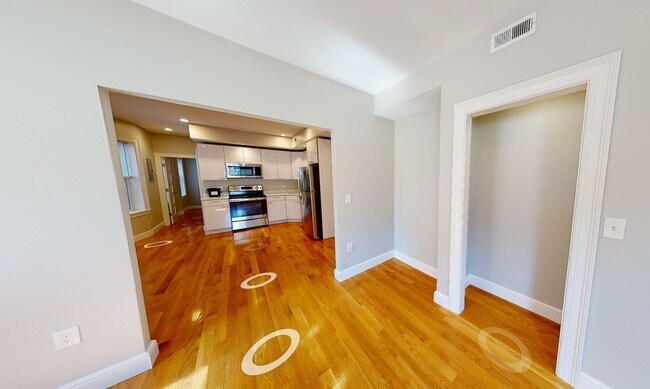 Foto del edificio - 908 Massachusetts Ave