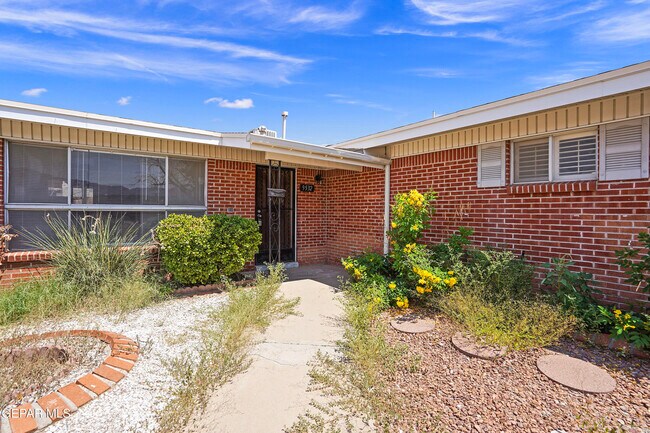 Building Photo - 9532 Waverly Dr