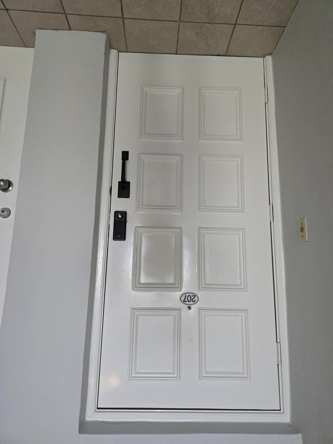 Building Photo - 3010 N Course Dr